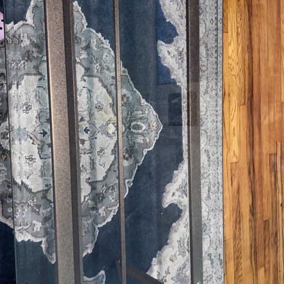 Glass table - Picture 2 of 3